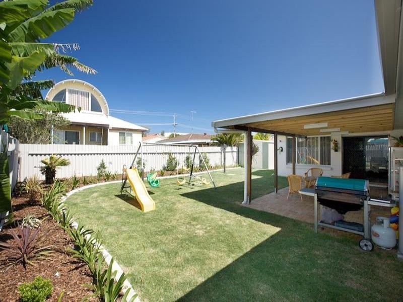 9 Narambi Street, Warana QLD 4575