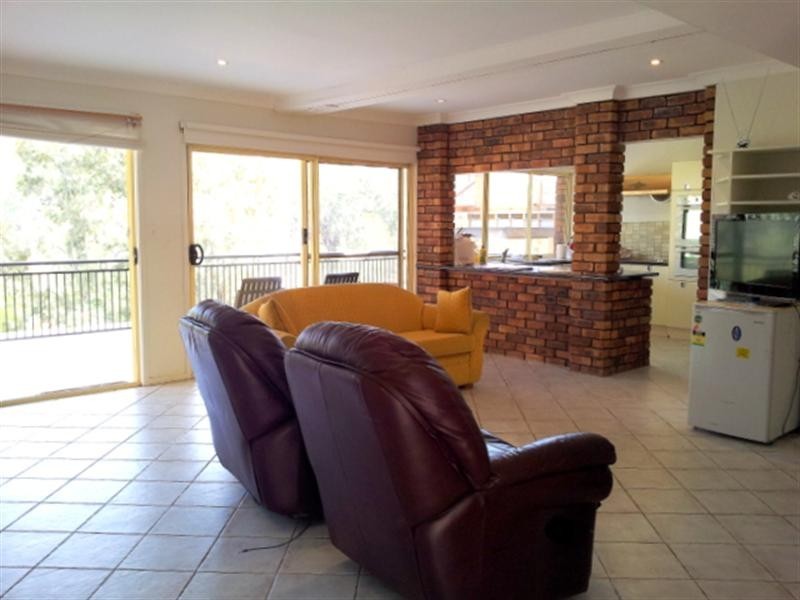 1 Gambier Avenue, Sandy Point NSW 2172