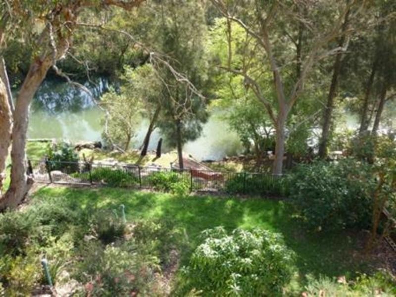 1 Gambier Avenue, Sandy Point NSW 2172