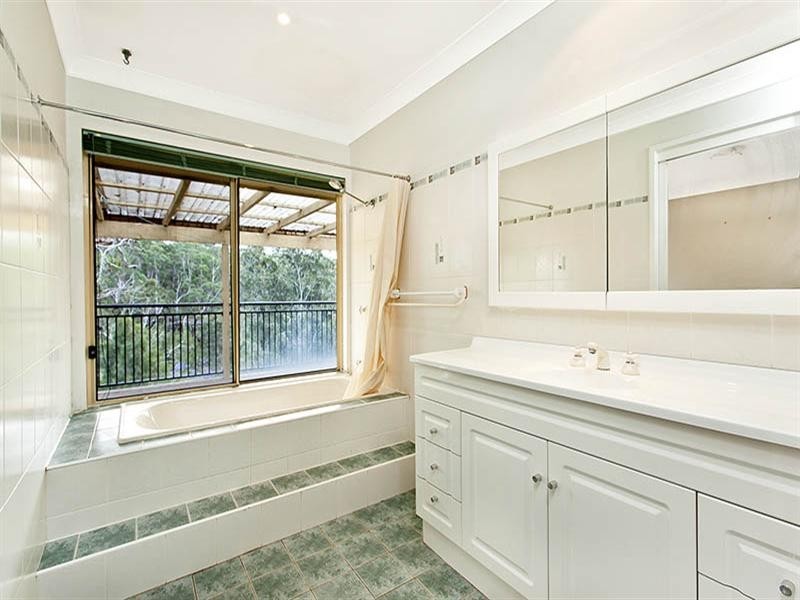 1 Gambier Avenue, Sandy Point NSW 2172