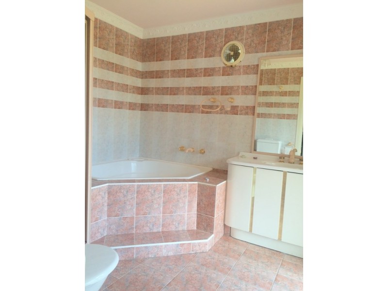 93 Bignell Street, Illawong NSW 2234