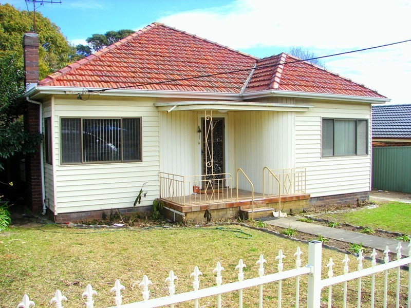 111 Oak Road, Kirrawee NSW 2232