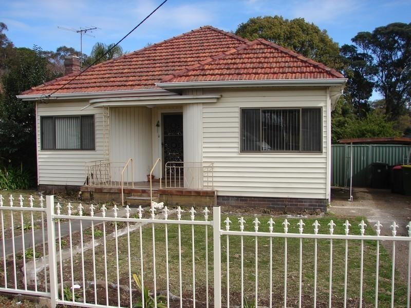 111 Oak Road, Kirrawee NSW 2232