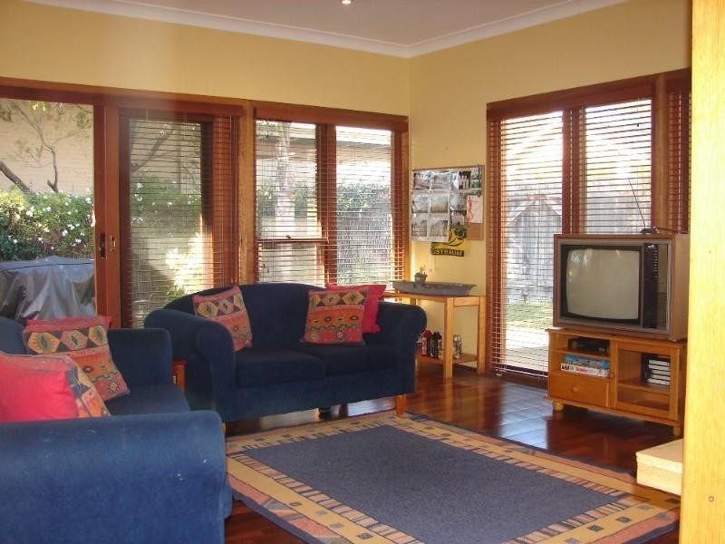 36 Wollun Street, Como NSW 2226