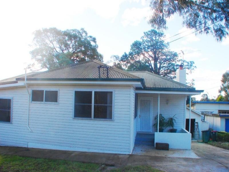 27 Freeman Road, Heathcote NSW 2233