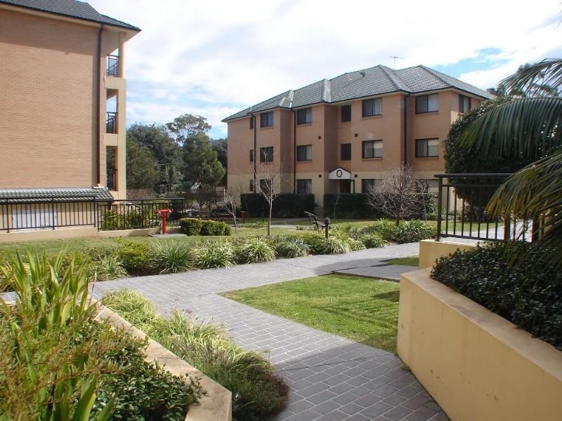 2/104 Glencoe Street, Sutherland NSW 2232