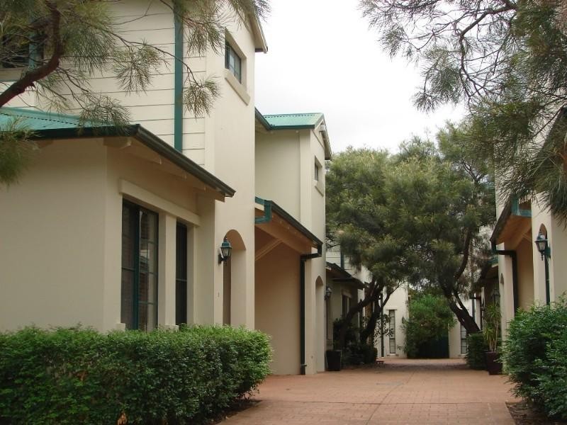 8/68 Flora Street, Kirrawee NSW 2232