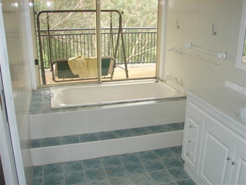 1 Gambier Avenue, Sandy Point NSW 2172