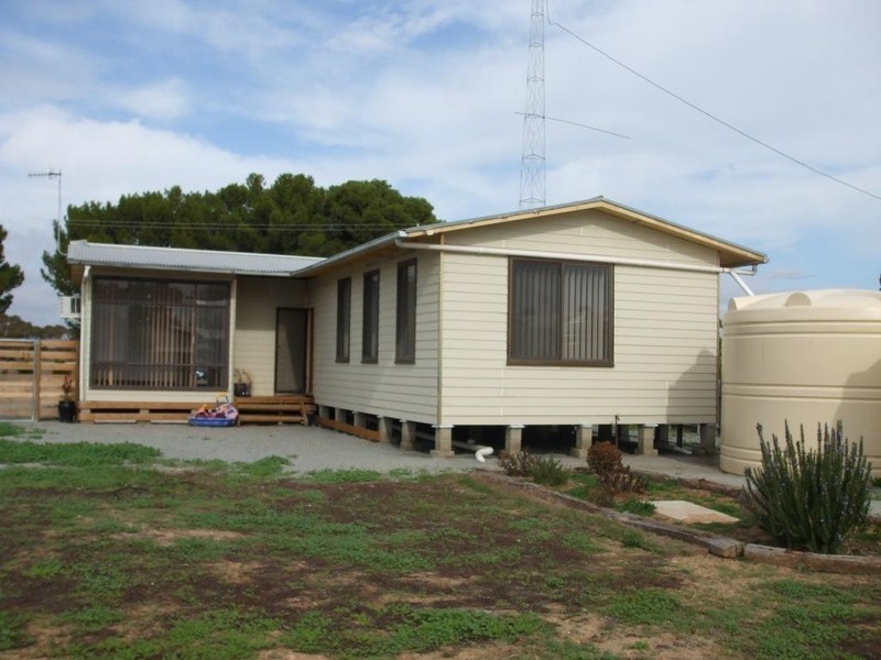 16 Mortlock Street, Cummins SA 5631