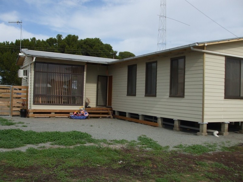 16 Mortlock Street, Cummins SA 5631