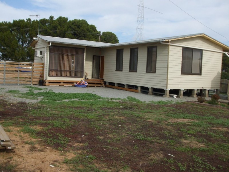 16 Mortlock Street, Cummins SA 5631