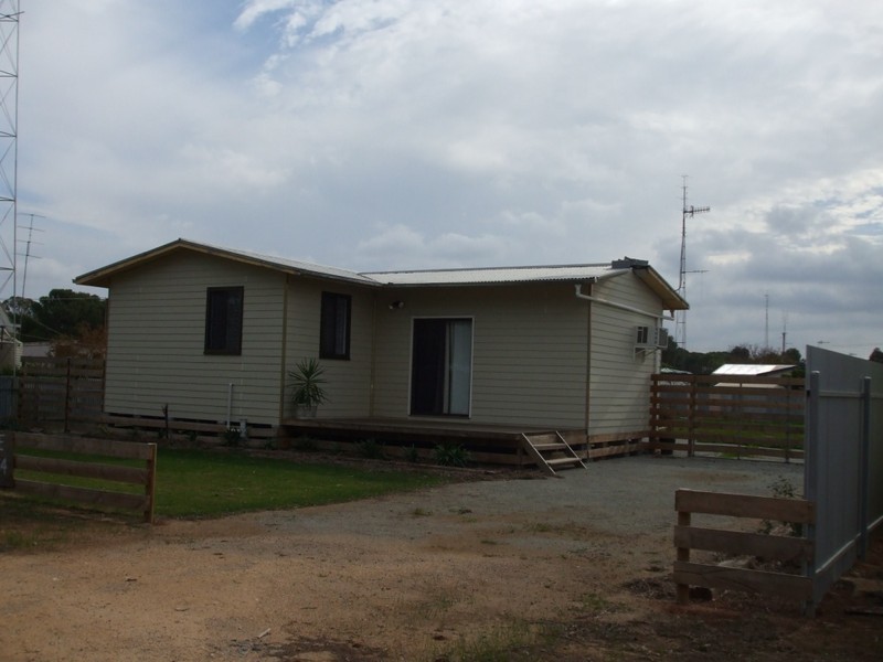 16 Mortlock Street, Cummins SA 5631