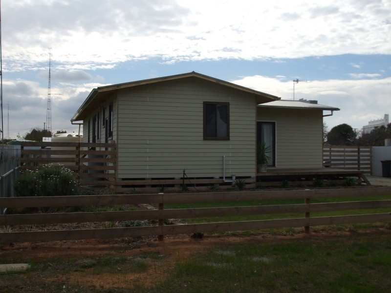 16 Mortlock Street, Cummins SA 5631