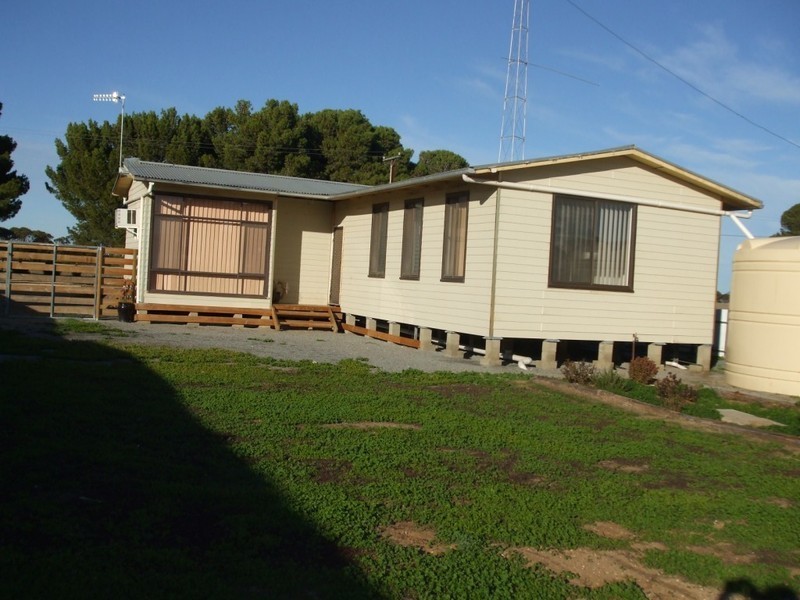16 Mortlock Street, Cummins SA 5631