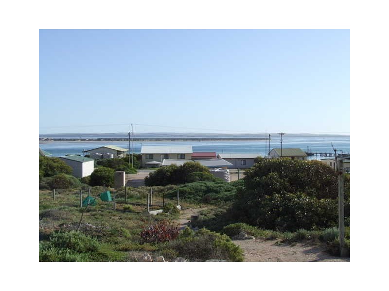 24 Government Road, Venus Bay SA 5607