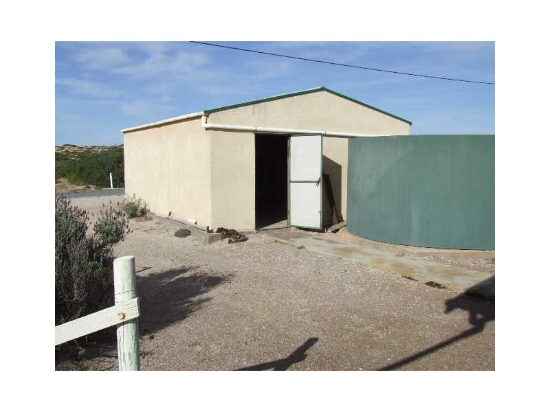 24 Government Road, Venus Bay SA 5607
