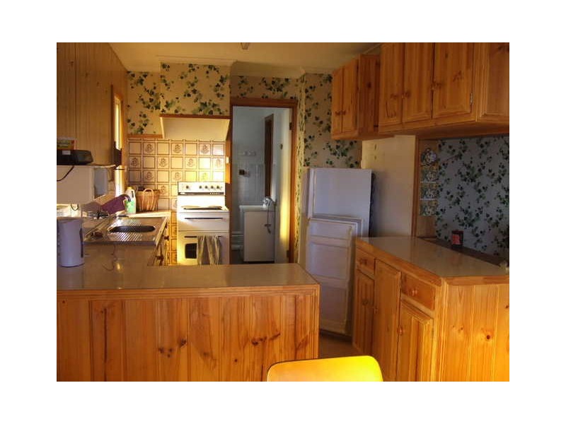 24 Government Road, Venus Bay SA 5607