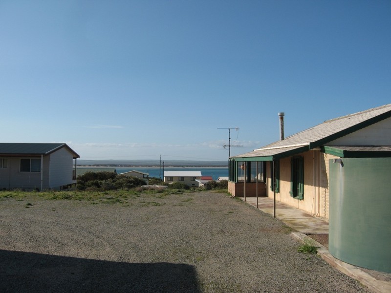 24 Government Road, Venus Bay SA 5607