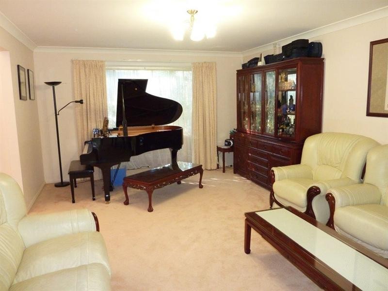 6 Ebony Avenue, North Rocks NSW 2151