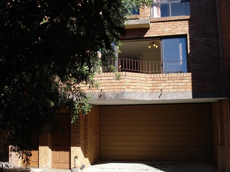 2/2 Coleman Avenue, Carlingford NSW 2118