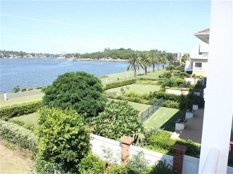 87 Peninsula Drive, Breakfast Point NSW 2137