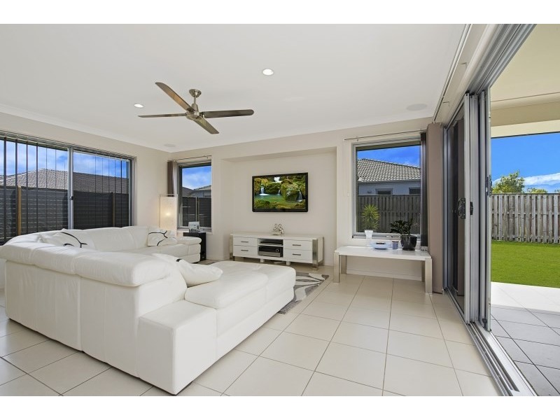 5 Clarence Close, Narangba QLD 4504