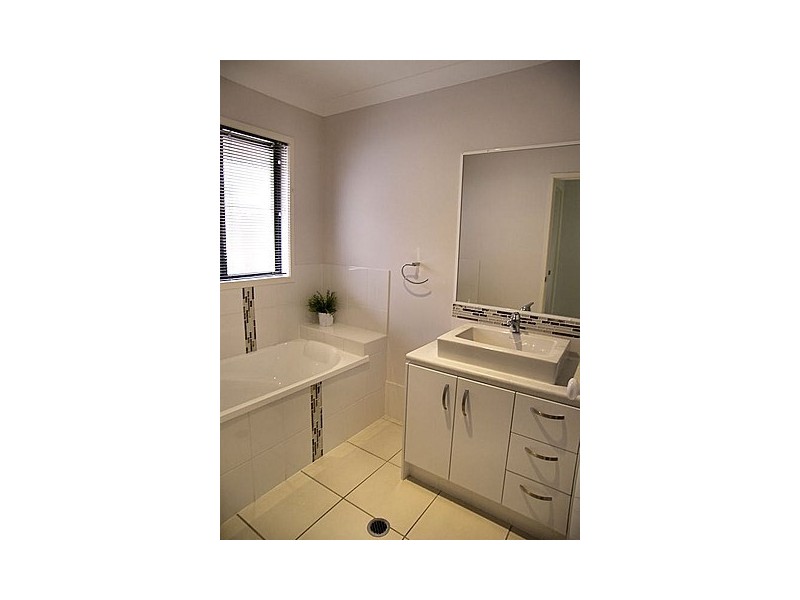 4 Angophora Close, Narangba QLD 4504