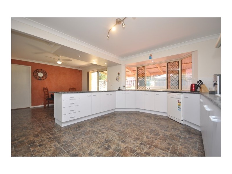 4 Aberdeen Way, Narangba QLD 4504