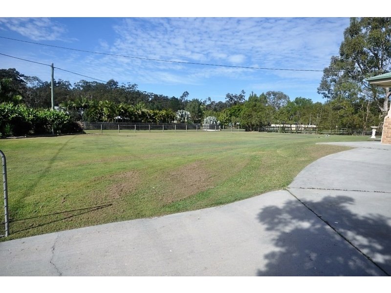 106 Wattlebird Drive, Elimbah QLD 4516