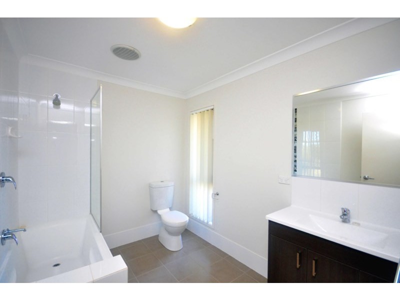 2/22 Lennon Boulevard, Narangba QLD 4504