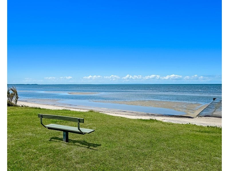 7 Phillip Street, Beachmere QLD 4510