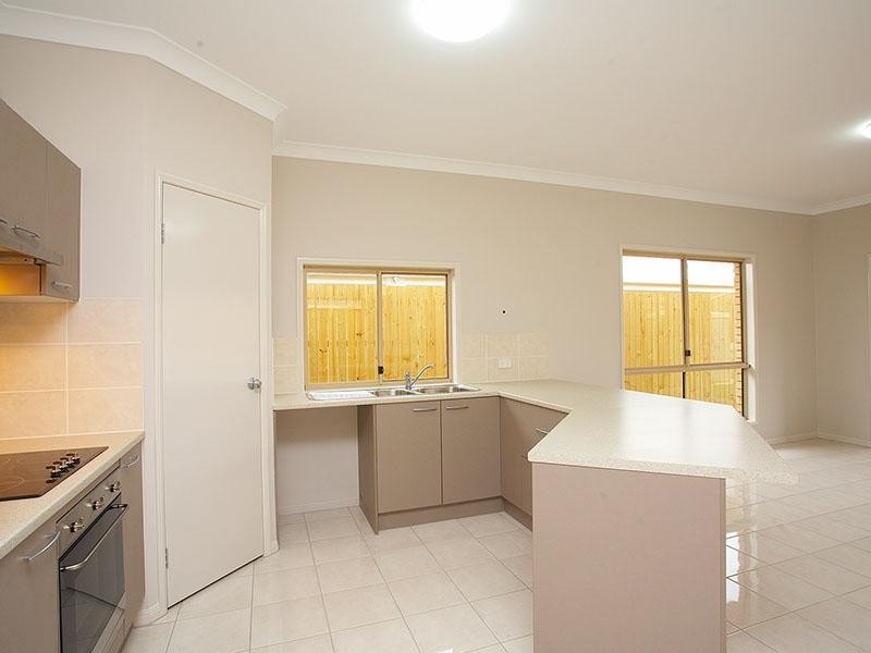 8 Planigale Crescent, North Lakes QLD 4509