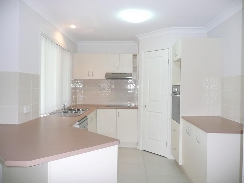 8 Grassdale Crescent, Morayfield QLD 4506