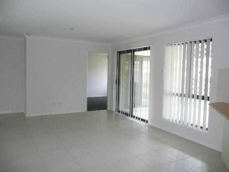 8 Grassdale Crescent, Morayfield QLD 4506