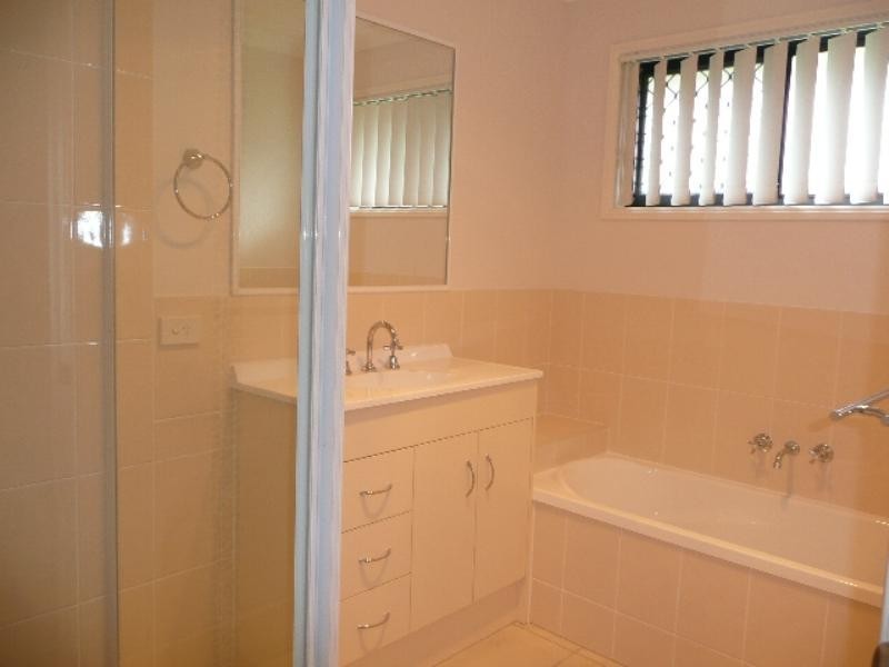 8 Grassdale Crescent, Morayfield QLD 4506