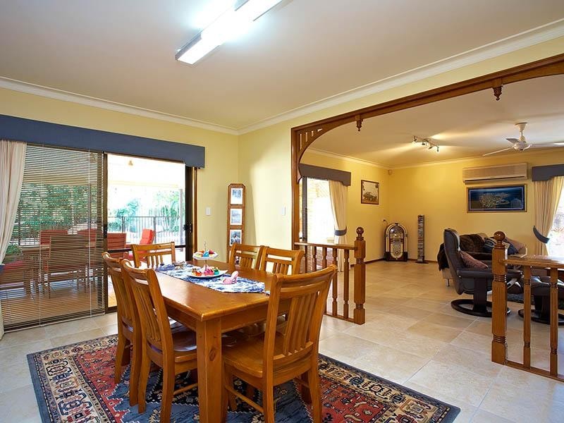 4 Oakmont Street, Rothwell QLD 4022