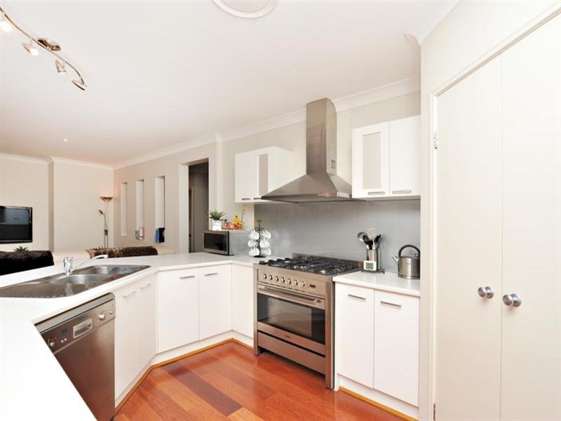 11 Lawson Close, Petrie QLD 4502