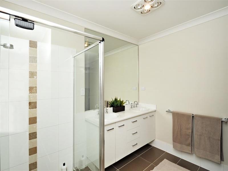 11 Lawson Close, Petrie QLD 4502