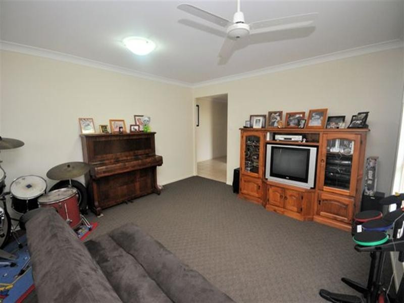 27 Lennon Boulevard, Narangba QLD 4504