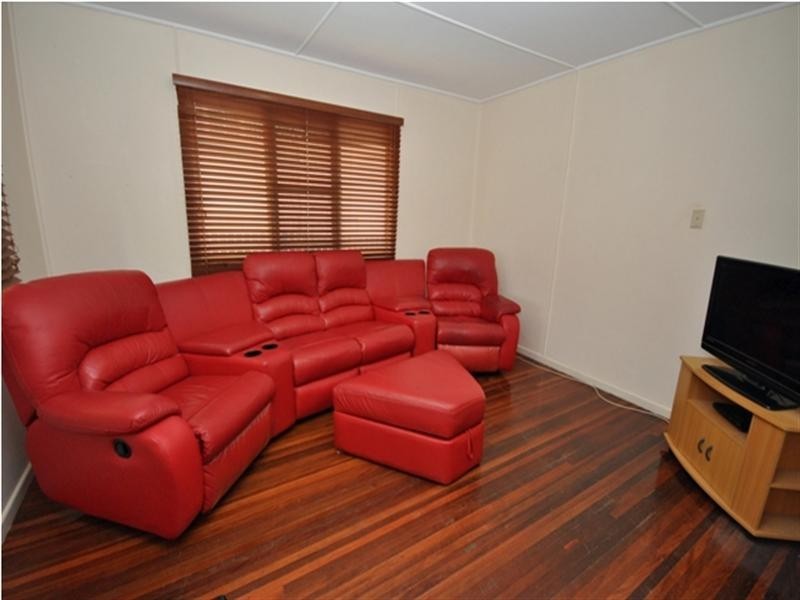 35 Redbank Road, Redcliffe QLD 4020