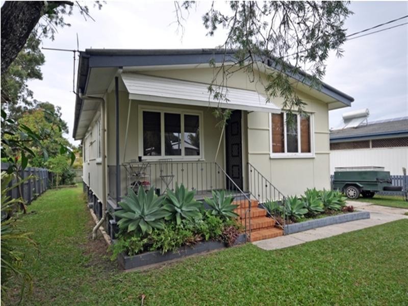 35 Redbank Road, Redcliffe QLD 4020