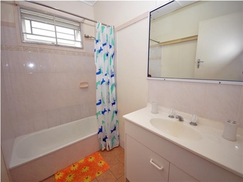 35 Redbank Road, Redcliffe QLD 4020