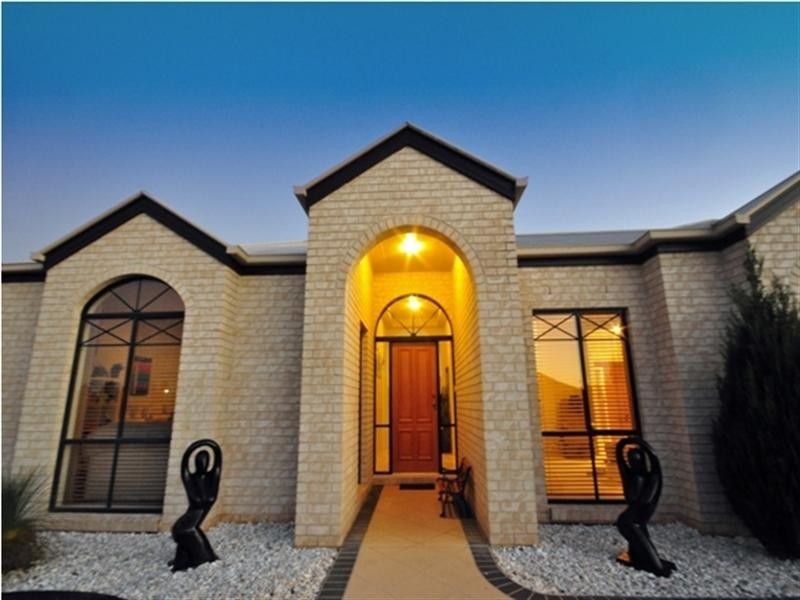 8 Bendee Court, Narangba QLD 4504