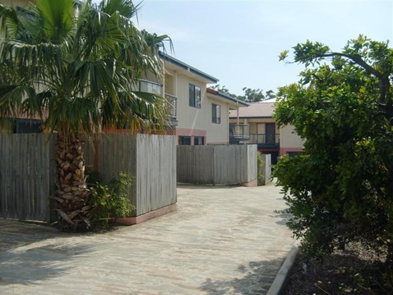 2/34 Silvyn Street, Redcliffe QLD 4020