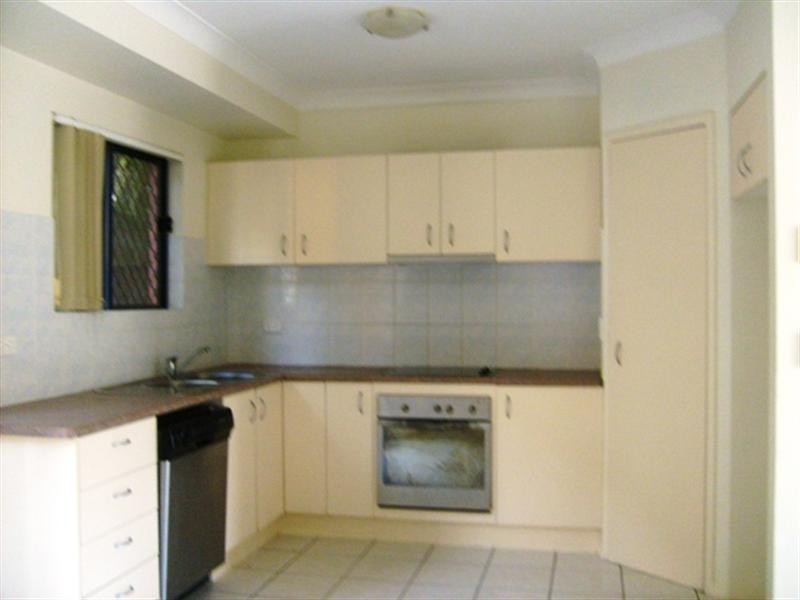 2/34 Silvyn Street, Redcliffe QLD 4020