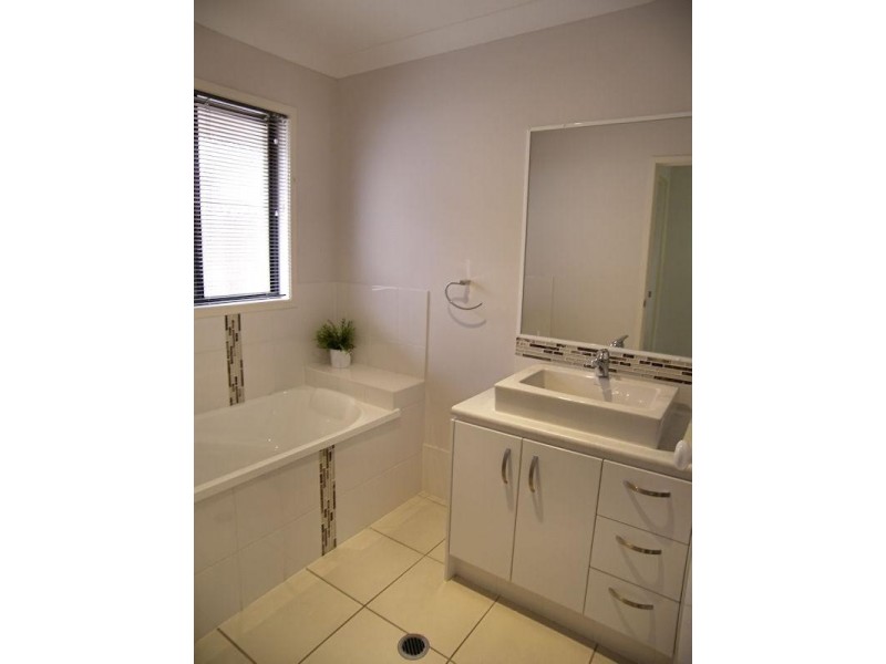 4 Angophora Close, Narangba QLD 4504