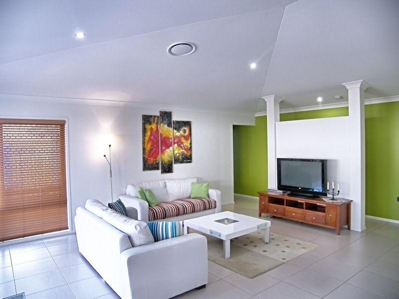 27 Wedgetail Circuit, Narangba QLD 4504