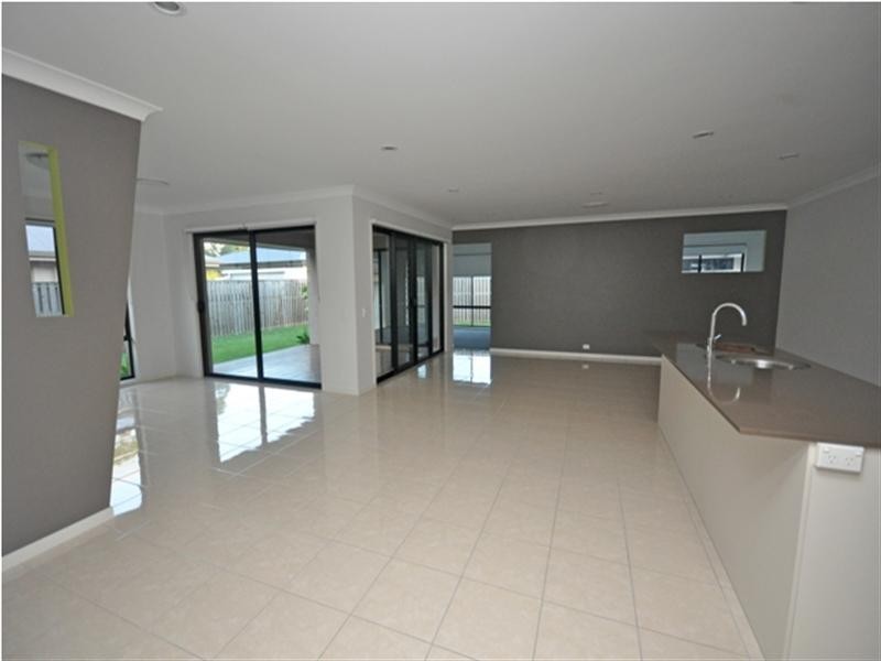 10 King Parrot Close, Narangba QLD 4504