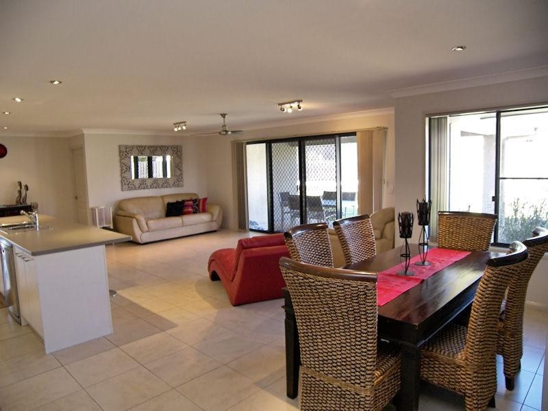 4 Azure Court, Narangba QLD 4504