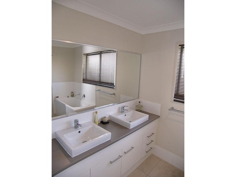 4 Azure Court, Narangba QLD 4504